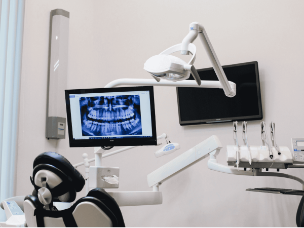 Contemporary dental office with advanced equipment and digital systems – managed IT services ensuring Open Dental backups and HIPAA-secure data storage for small dental clinics.